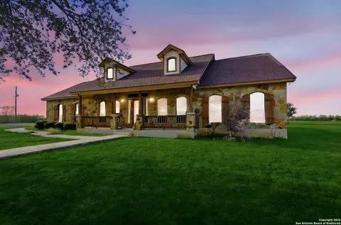 3036 State Highway 97w, Floresville, TX 78114