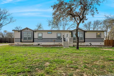 445 Savannah Rdg, Von Ormy, TX 78073