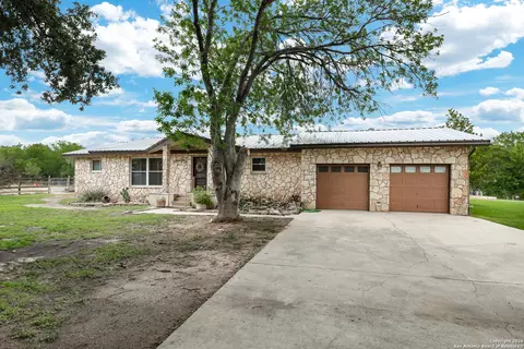 9950 Fm 471, Lacoste, TX 78039