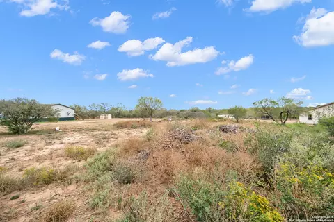 138 County Road 2665, Devine, TX 78016 photo 3