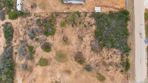 138 County Road 2665, Devine, TX 78016 photo 12
