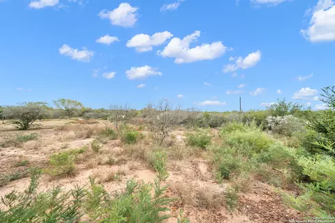138 County Road 2665, Devine, TX 78016 photo 2
