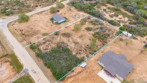 138 County Road 2665, Devine, TX 78016 photo 17