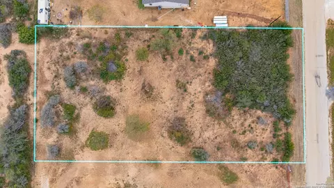 138 County Road 2665, Devine, TX 78016 photo 11