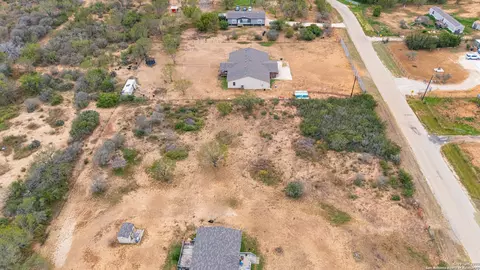 138 County Road 2665, Devine, TX 78016 photo 19