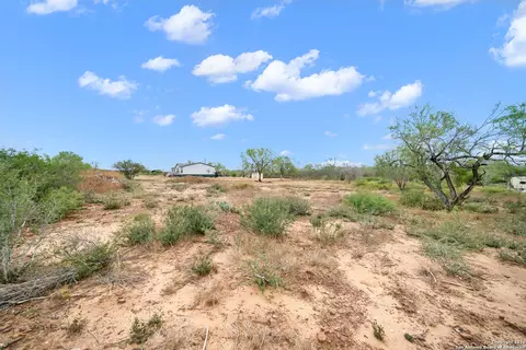 138 County Road 2665, Devine, TX 78016 photo 4