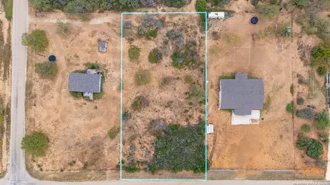 138 County Road 2665, Devine, TX 78016 photo 14