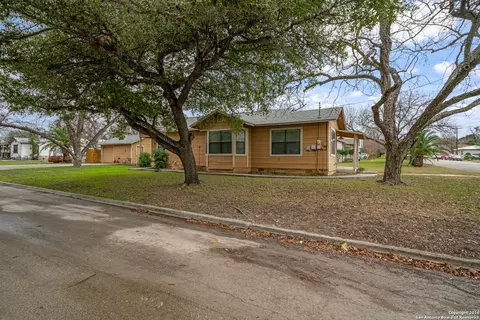 215 S Hackberry Ave, New Braunfels, TX 78130