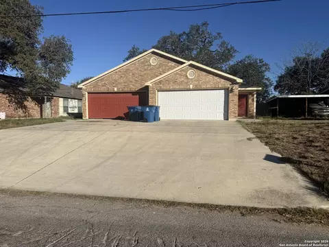 707 Dallas, Pleasanton, TX 78064