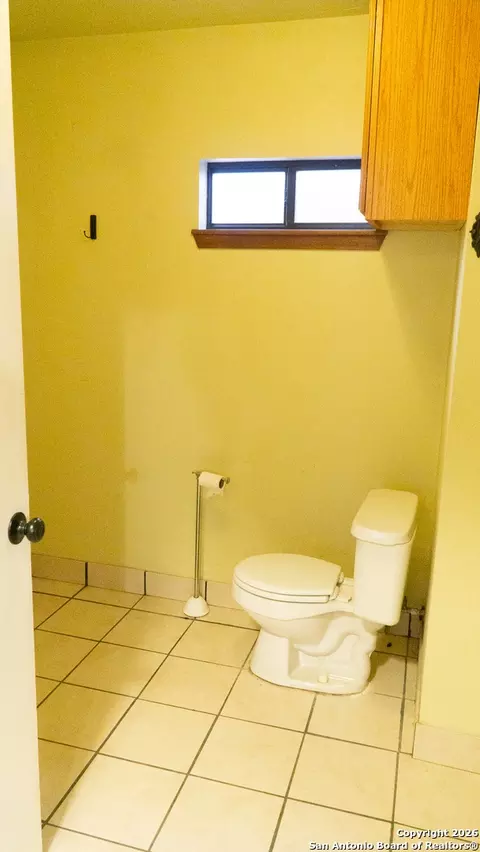 Bath - 730 N Main, Utopia, TX 78884 photo 2 of 4