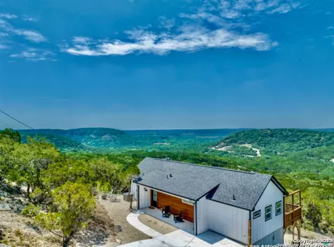 460 Stenen Dr, Canyon Lake, TX 78133
