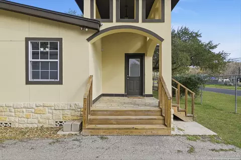 Exterior - 4443 Palace, Von Ormy, TX 78073 photo 4 of 9