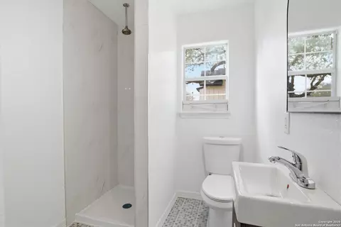 Bath - 4443 Palace, Von Ormy, TX 78073 photo 3 of 4