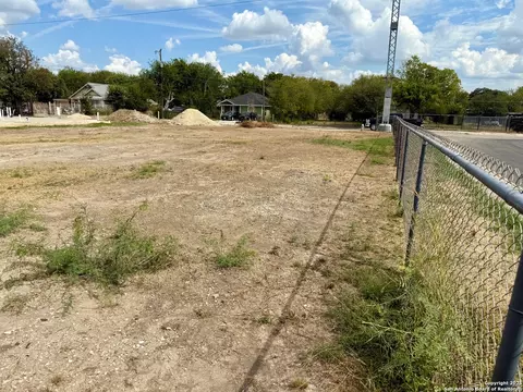 2223 Menefee Blvd, San Antonio, TX 78237