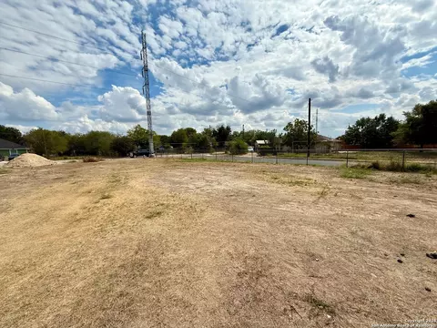 2215 Menefee Blvd, San Antonio, TX 78237