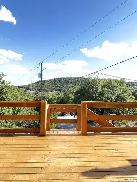 1060 Rockmoor, Canyon Lake, TX 78133