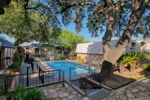 6718 Callaghan Rd #307, San Antonio, TX 78229