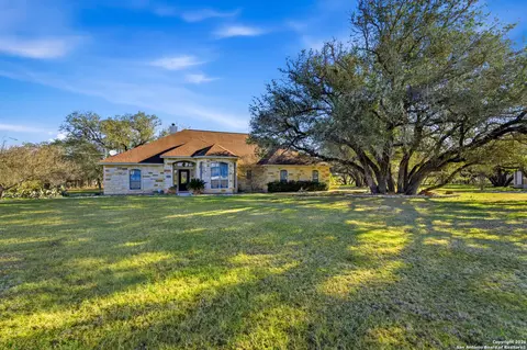 108 Medora Br, Floresville, TX 78114