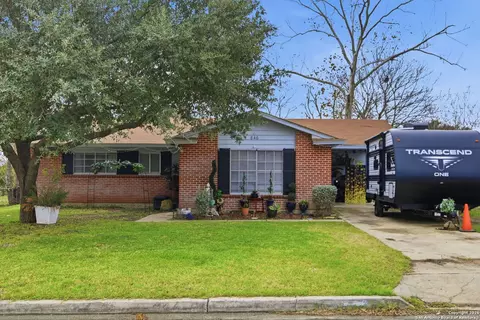 846 Horseshoe Trl, Universal City, TX 78148