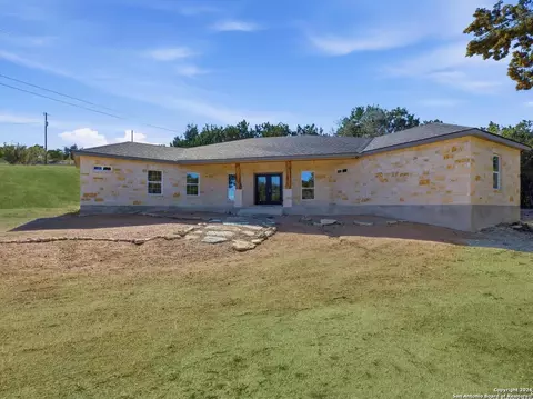 237 Hopi Trl, Bandera, TX 78003