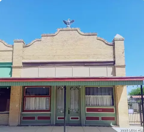 412 N Center St, Sabinal, TX 78881