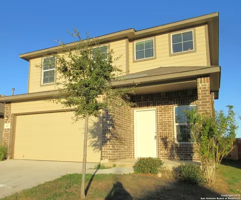 133 Middle Grn, Floresville, TX 78114