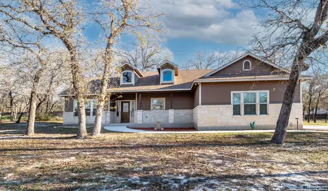 192 Great Oaks Blvd, La Vernia, TX 78121