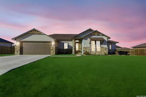 1734 Crooked Crk, Pleasanton, TX 78064