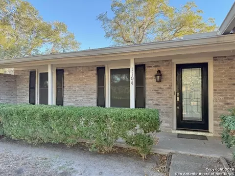 1104 Newhall, Beeville, TX 78102