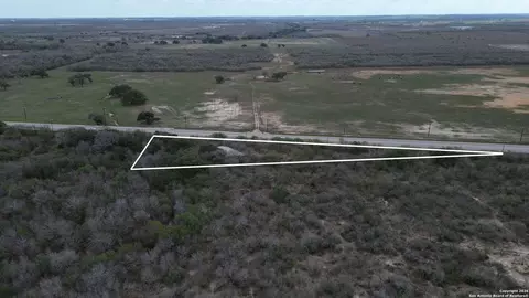 16583 State Highway 80, Gillett, TX 78116