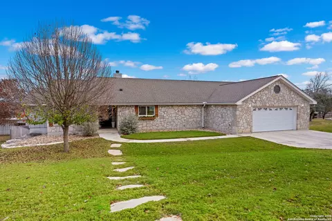 138 W Holly Hill Dr, Ingram, TX 78025