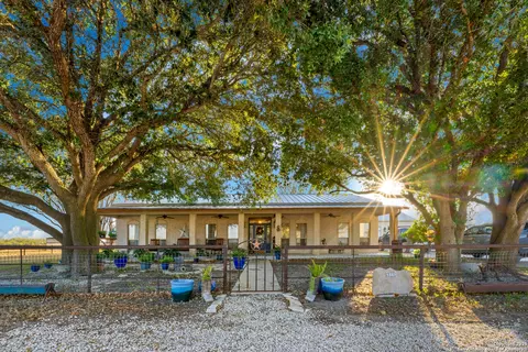 809 County Road 213, Mccoy, TX 78113