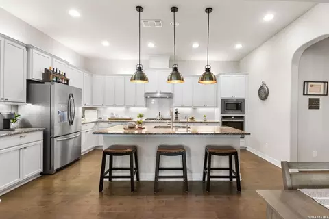 150 Cinnamon Crk, Boerne, TX 78006