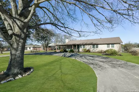 1033 E Live Oak, Schertz, TX 78154