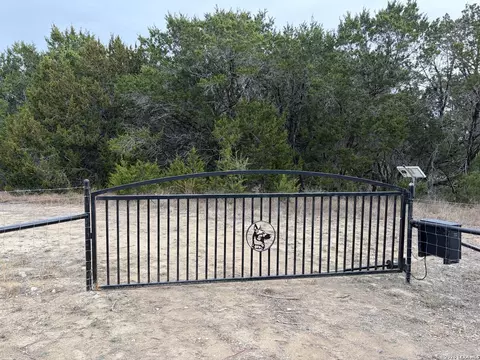 000 Whartons Dock Rd, Bandera, TX 78003