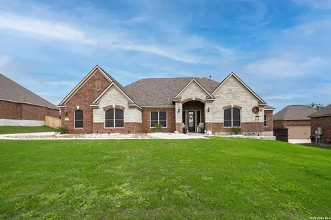 239 Sittre Dr, Castroville, TX 78009