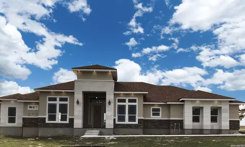 112 Estates Dr, La Vernia, TX 78121