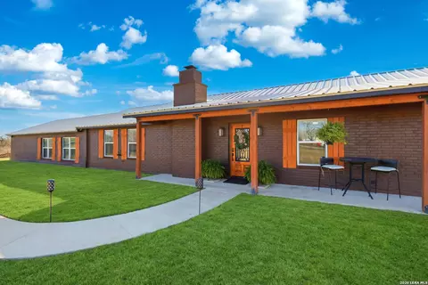 280 County Road 322, La Vernia, TX 78121