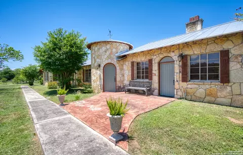 5322 State Highway 16 N, Bandera, TX 78003