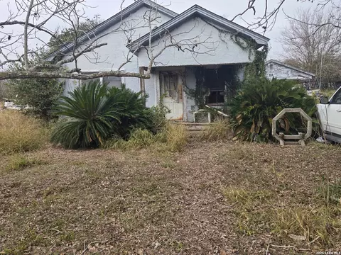 216 S Seventh, Skidmore, TX 78389