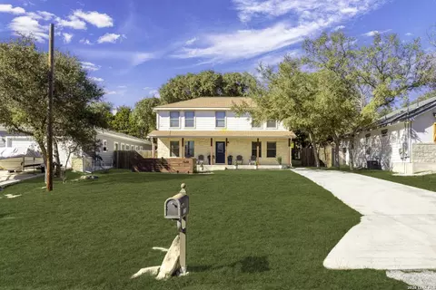 1535 Bonnyview Dr, Canyon Lake, TX 78133