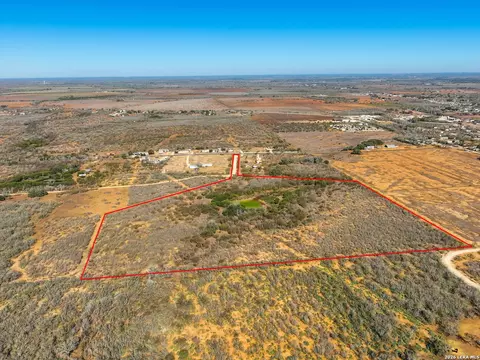 32 04 Acres Bluntzer, Jourdanton, TX 78026