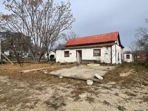 712 Devine, Devine, TX 78016 photo 4