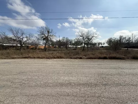 225 County Road 3820, San Antonio, TX 78253