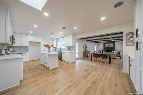 355 Donella, Hollywood Park, TX 78232