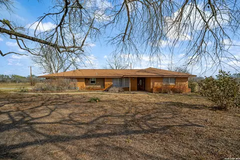 7414 Us Highway 281, Pleasanton, TX 78064