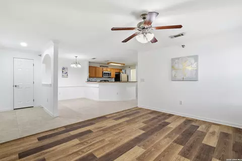 7323 Snowden Rd #1304, San Antonio, TX 78240