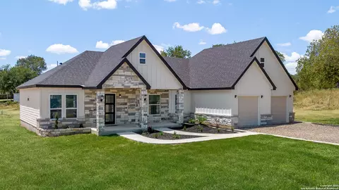 120 County Road 6852, Lytle, TX 78052