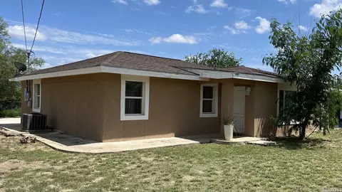 1305 N 1st, Carrizo Springs, TX 78834