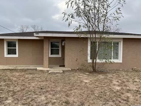 1305 N 1st, Carrizo Springs, TX 78834